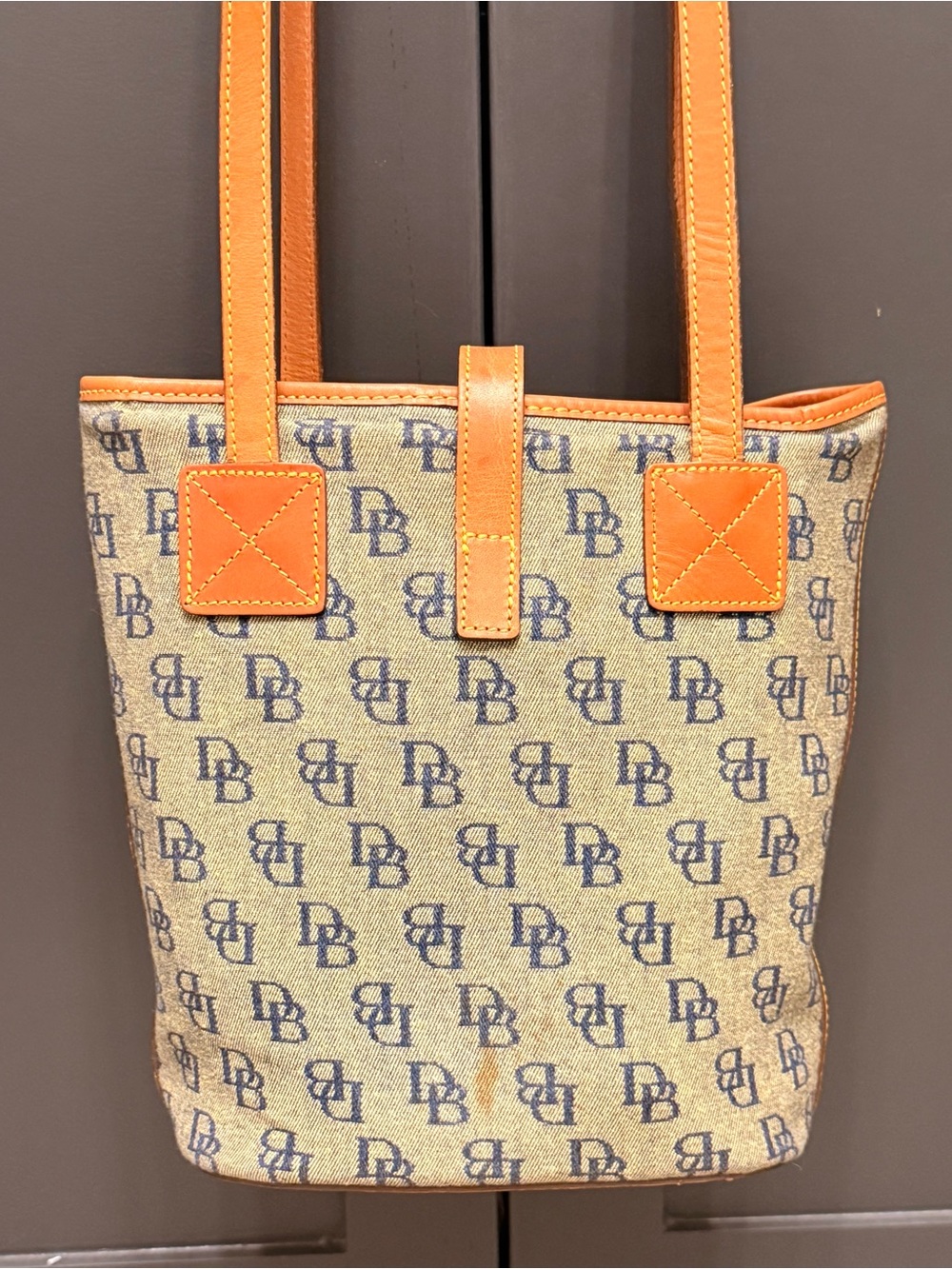 Dooney & Bourke Canvas Bucket Bag Leather Trim *dust bag & key fob included * - Picture 4 of 15